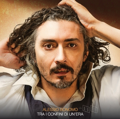 Alessio Bonomo: il cantautore si racconta e parla del nuovo album “Tra i confini di un’Era”