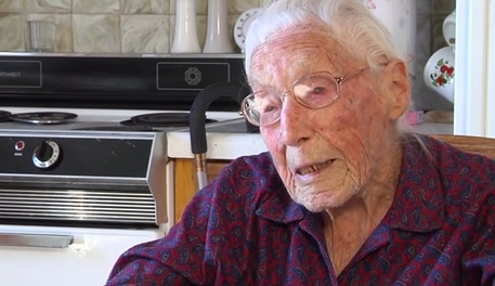 Nonna di 114 anni mente per iscrivesi su facebook