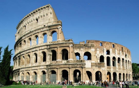 Sì a un nuovo tetto per coprire l’arena del Colosseo