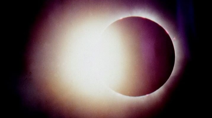Eclissi 20 marzo: niente foto si rischia la cecità