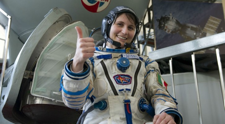 Samantha Cristoforetti saluta lo spazio e torna sulla terra