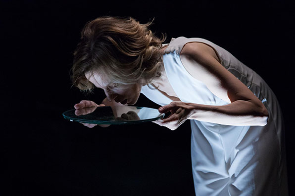 Sonia Bergamasco in scena con “Il ballo”, la nostra recensione