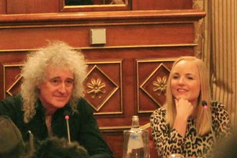 Brian May con Kerry Ellis: il musical entra nei Queen
