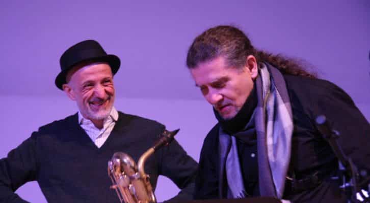 La musica di Peppe Servillo, Girotto e la Saint Louis Band incanta il Teatro Eliseo