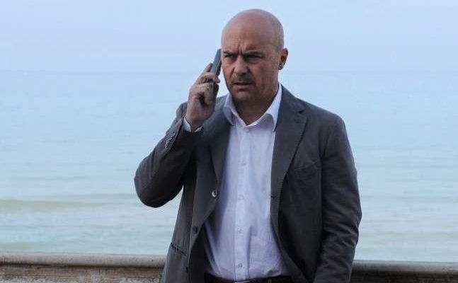Luca Zingaretti torna nei panni di Salvo Motalbano, protagonista dei nuovi episodi de “Il commissario Montalbano”