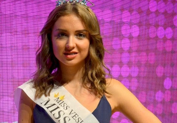 Martyna Carrano conquista la fascia di Miss Vesuvio 2017