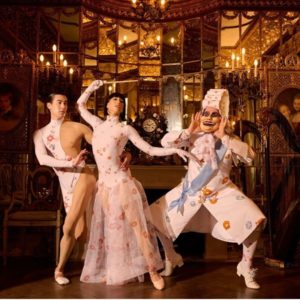 “Ballet des Porcelaines” o il “Principe della Teiera” un gioiello settecentesco (spettacolo ballet des porcelaines 00@2x 1 300x300)