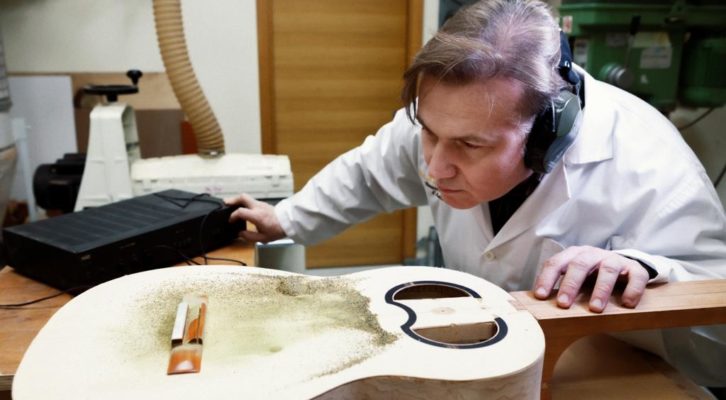 Marco Sellitto brevetta una chitarra che Josè Antonio Escobar suonerà in prima assoluta a Napoli