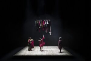 Recensione spettacolo: “La Tempesta” al Teatro Bellini (03 LaTempesta ph AlessandroSerra L1030643 300x201)