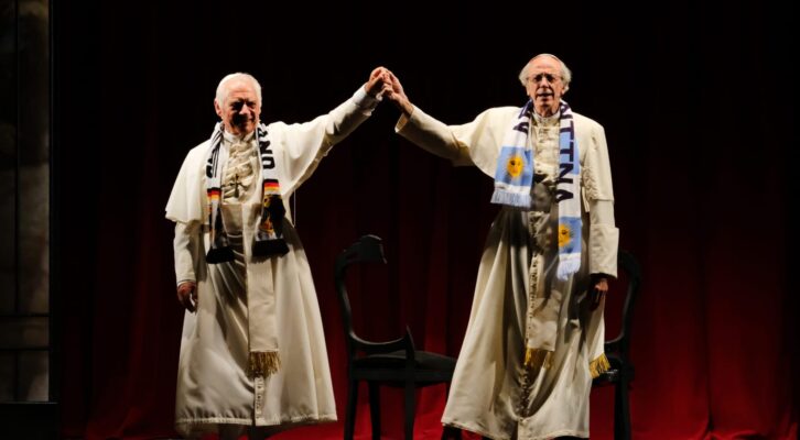 “I due Papi” in scena al Teatro Sannazaro di Napoli
