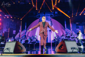 Gigi D’Alessio da Piazza del Plebiscito al tour estivo (gigi dalessio piazza plebiscito 10 300x200)