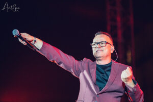 Gigi D’Alessio da Piazza del Plebiscito al tour estivo (gigi dalessio piazza plebiscito 6 300x200)