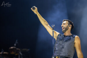 Marco Mengoni, un'esplosione di energia per il live allo Stadio Arechi di Salerno (mengoni06 300x200)