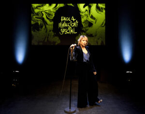 Paola Minaccioni porta il suo Stupida Show al Teatro Nuovo di Napoli (Stupida Show PaolaMinaccioni 04 300x236)