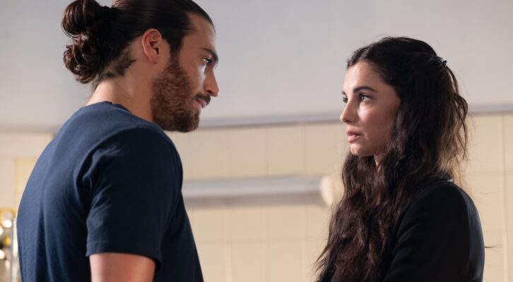 Can Yaman e Francesca Chillemi tornano con la seconda stagione di “Viola come il mare”